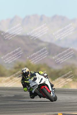 media/Oct-30-2025-Racers Edge (Thu) [[dabbdaf680]]/3-B Group/Session 2 (Turn 14)/